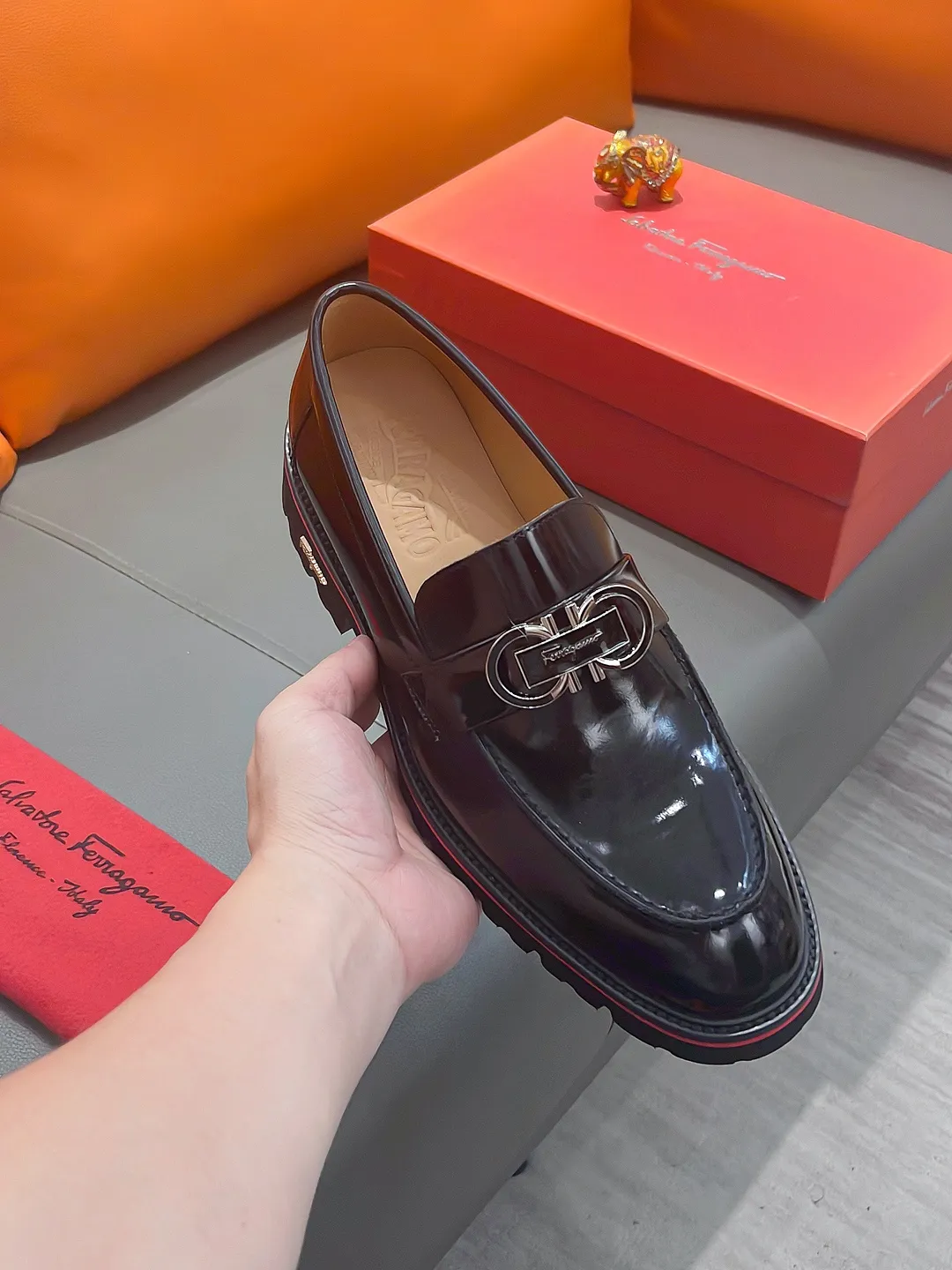 Men's shoes FERRAGAMO "Ferragamo" P540 Regular size: 39-44 (38, 45, 46, 47 customized) (suit shoes) Product materials: Selected first-layer cowhide upper, imported sheepskin lining; original outsole.